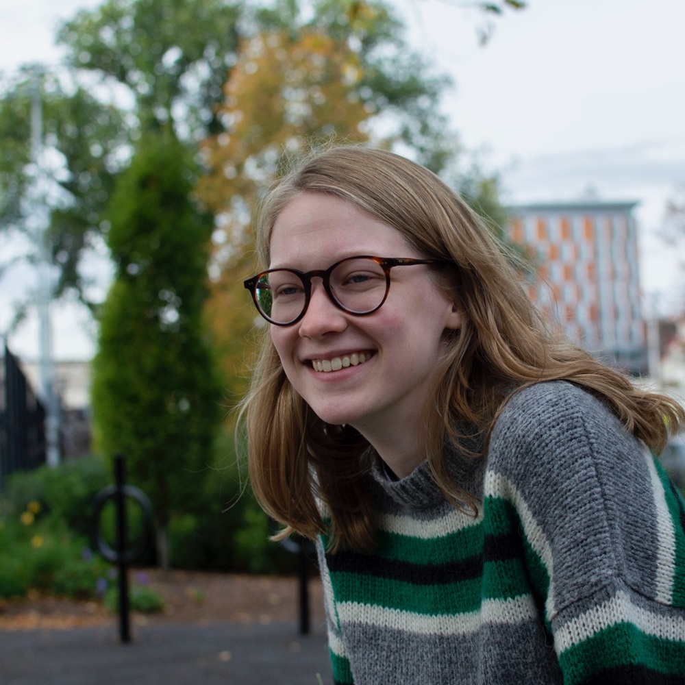 Meet your Posher, Elena